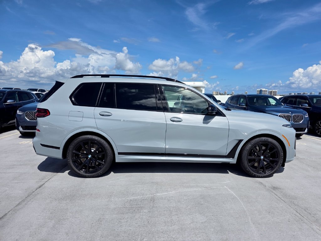 New 2027 BMW X7 M60i AWD/4WD image 3