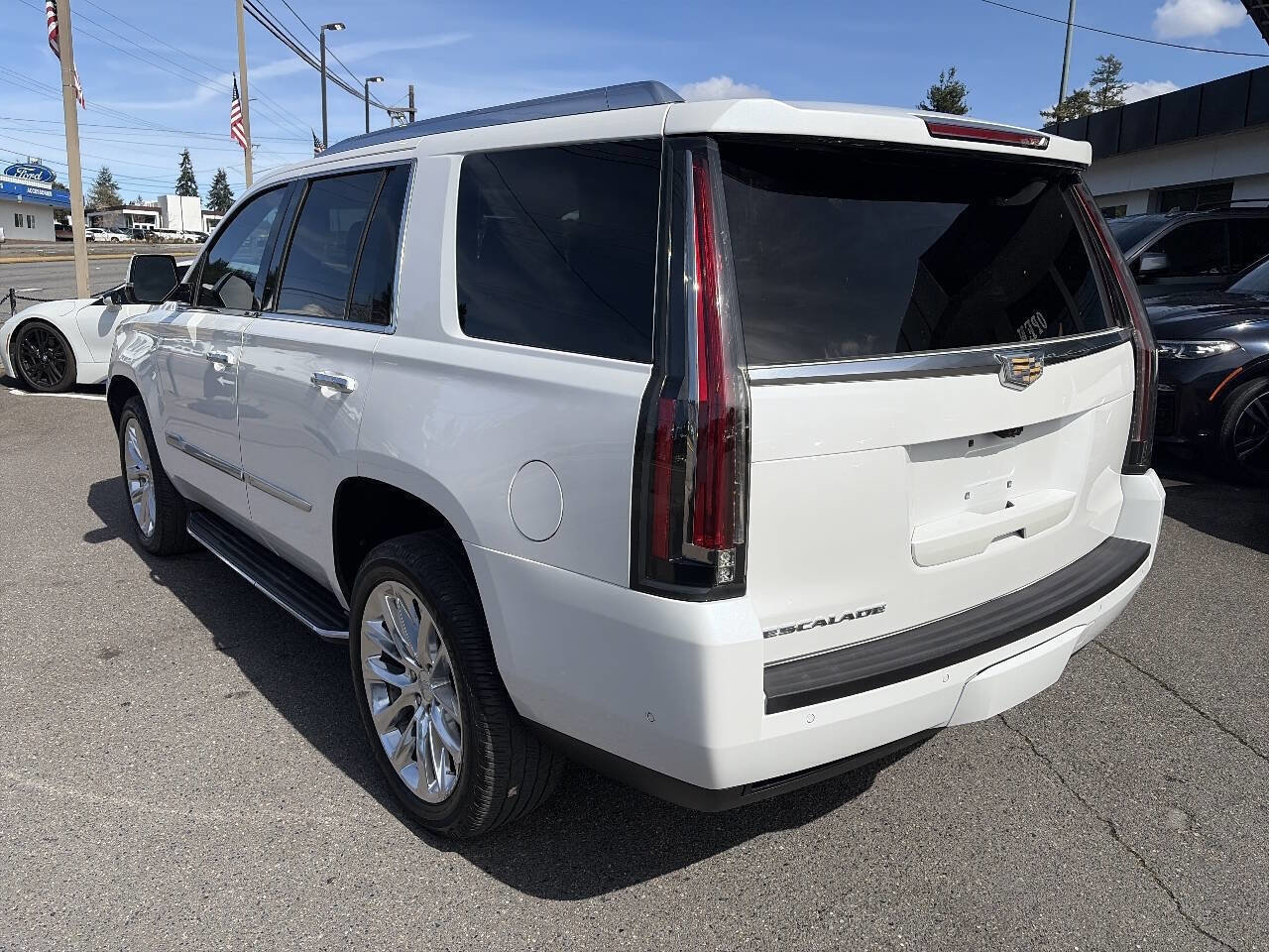 Used 2018 Cadillac Escalade Luxury AWD/4WD image 3