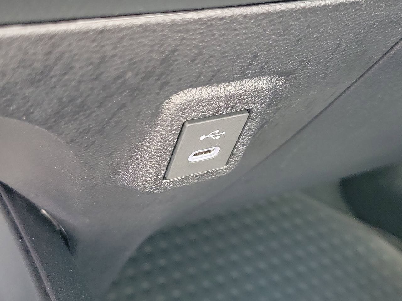 Used 2025 Toyota Corolla LE FWD image 28