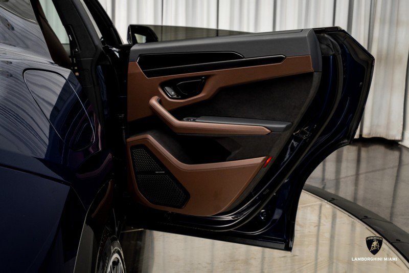 Used 2025 Lamborghini Urus SE image 50