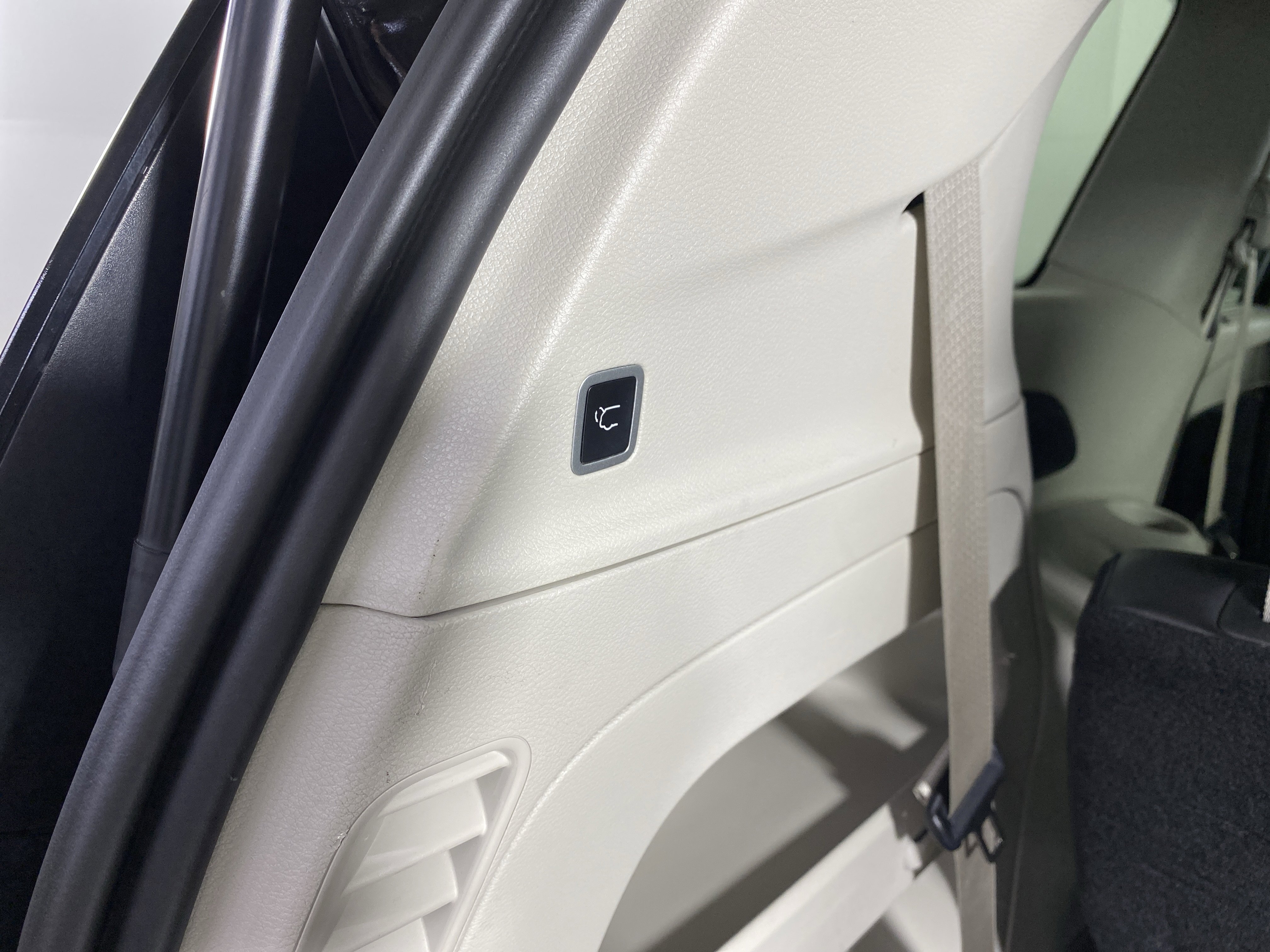 Used 2024 Chrysler Pacifica Touring-L image 36