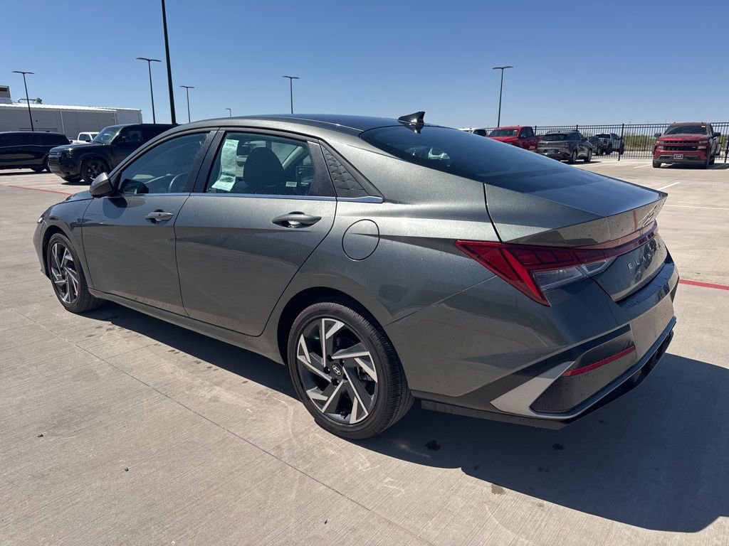 Used 2025 Hyundai Elantra SEL FWD image 3