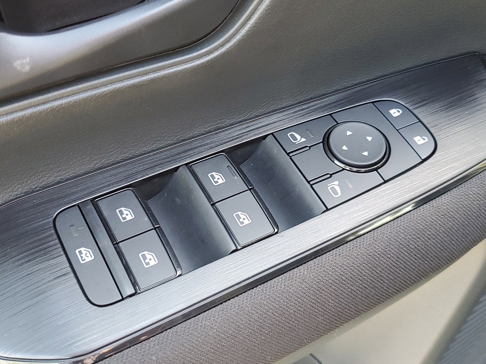 Certified 2025 Nissan Kicks S image 28