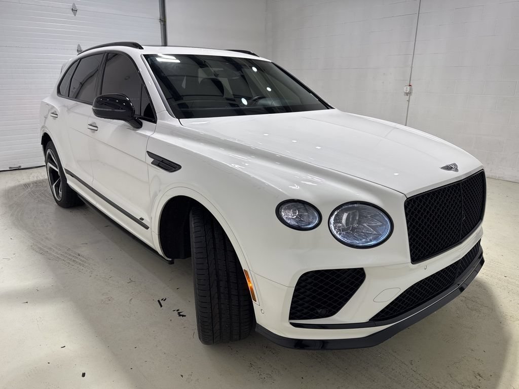 Used 2023 Bentley Bentayga AWD/4WD image 3