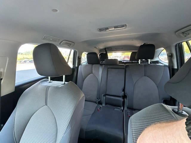 Used 2023 Toyota Highlander LE FWD image 35