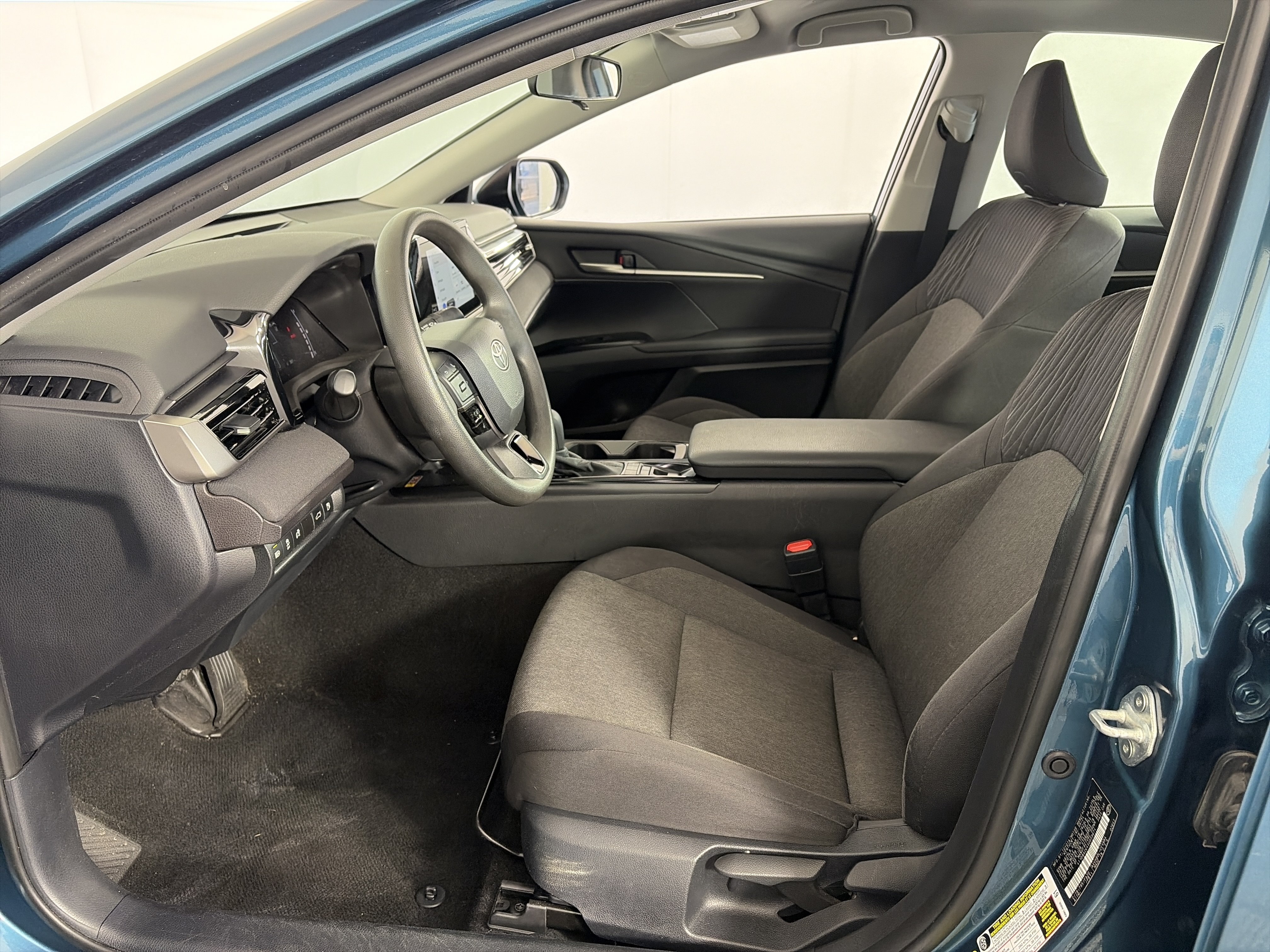 Used 2025 Toyota Camry LE FWD image 6