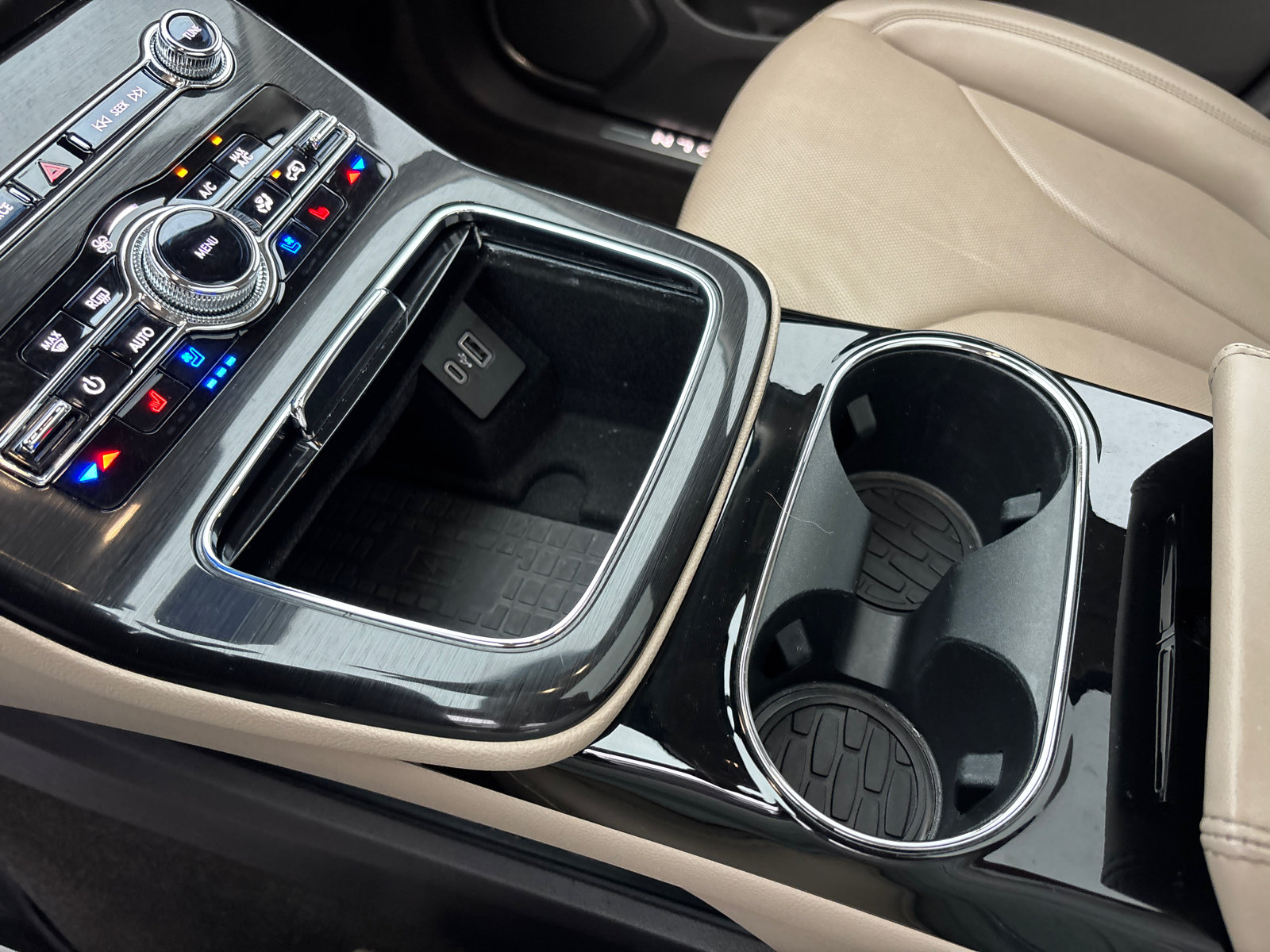 Used 2022 Lincoln Nautilus Reserve AWD/4WD image 23