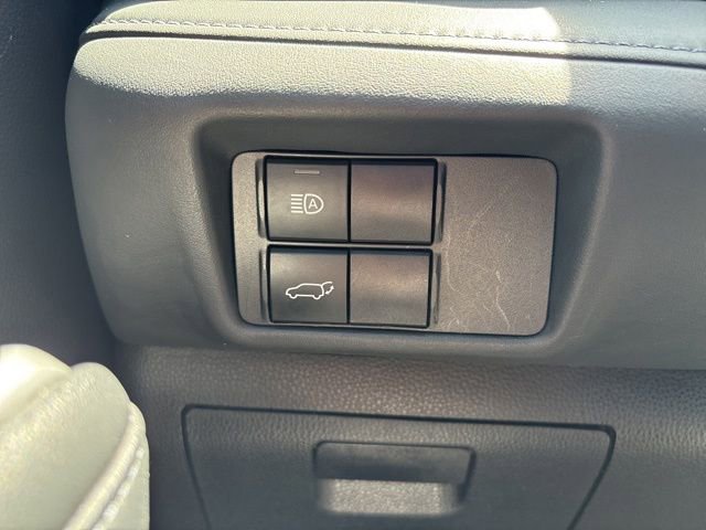 Used 2021 Toyota Highlander XLE AWD/4WD image 14