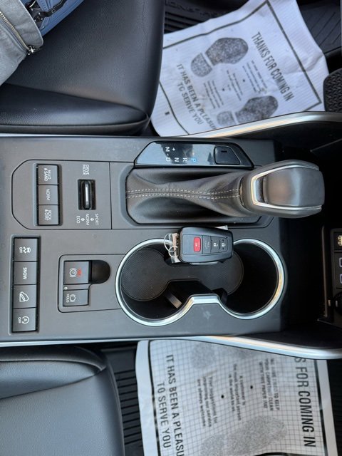 Used 2022 Toyota Highlander XLE image 17