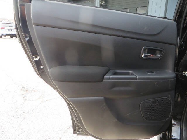 Used 2018 Mitsubishi Outlander Sport ES AWD/4WD image 9