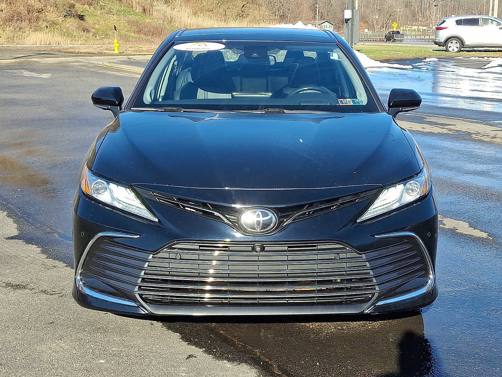 Used 2021 Toyota Camry XLE w/ Navigation Package image 3