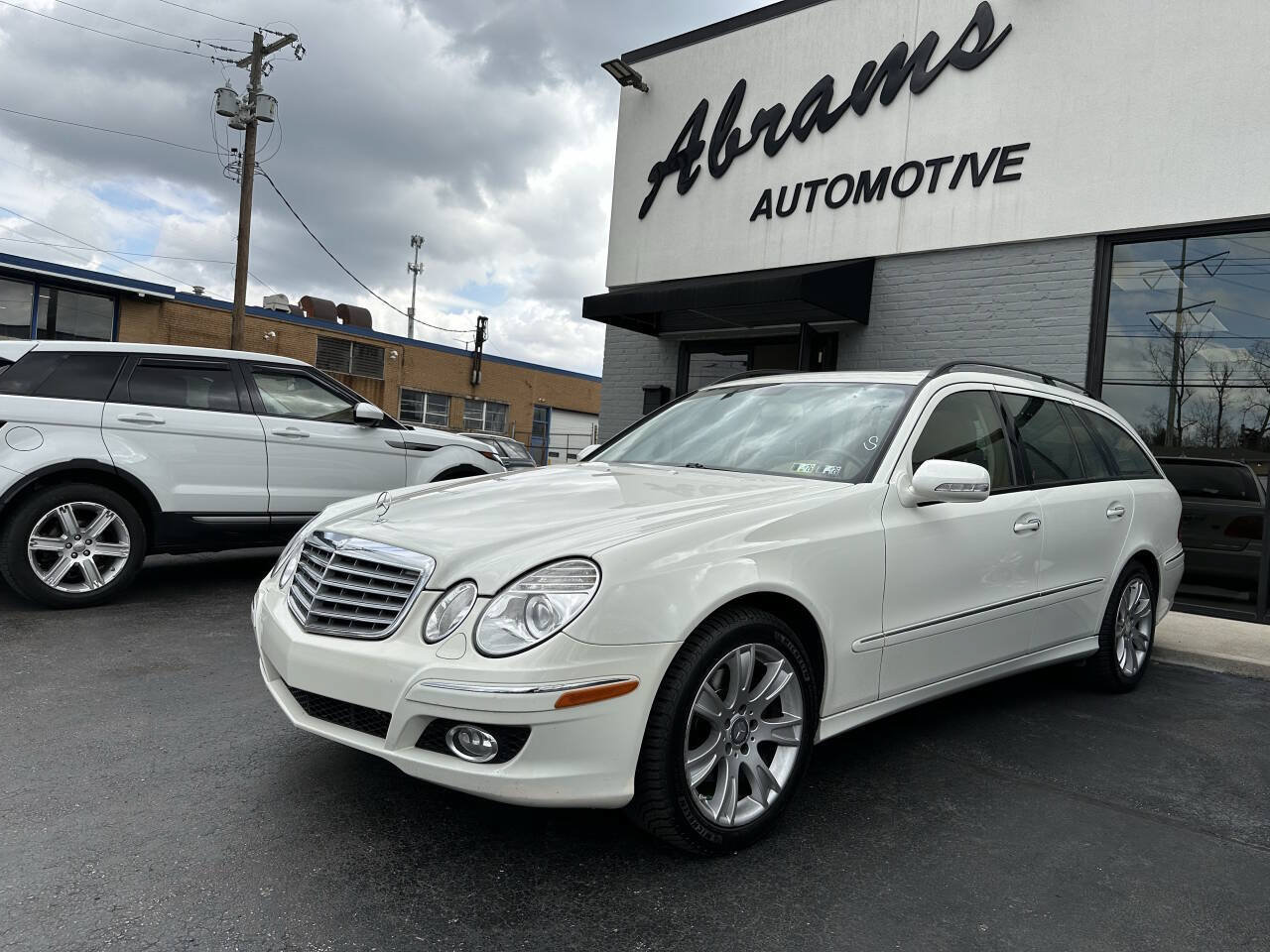Used 2009 Mercedes-Benz E 350 4MATIC Wagon image 1