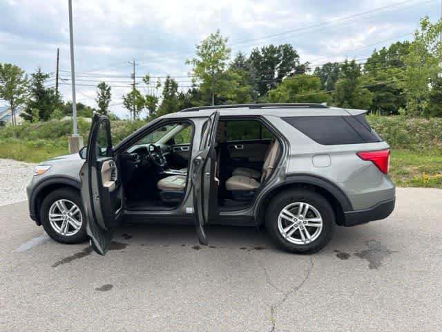 Used 2020 Ford Explorer XLT w/ Equipment Group 202A AWD/4WD image 16