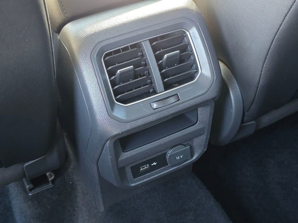 Used 2018 Volkswagen Tiguan SEL Premium FWD image 19