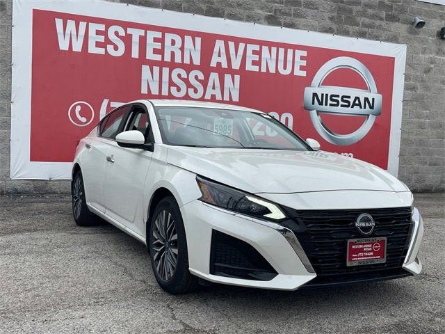 Used 2023 Nissan Altima 2.5 SV image 2