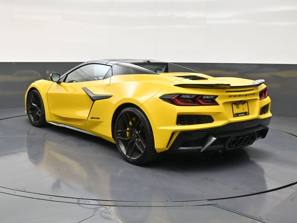 Used 2025 Chevrolet Corvette Z06 image 3