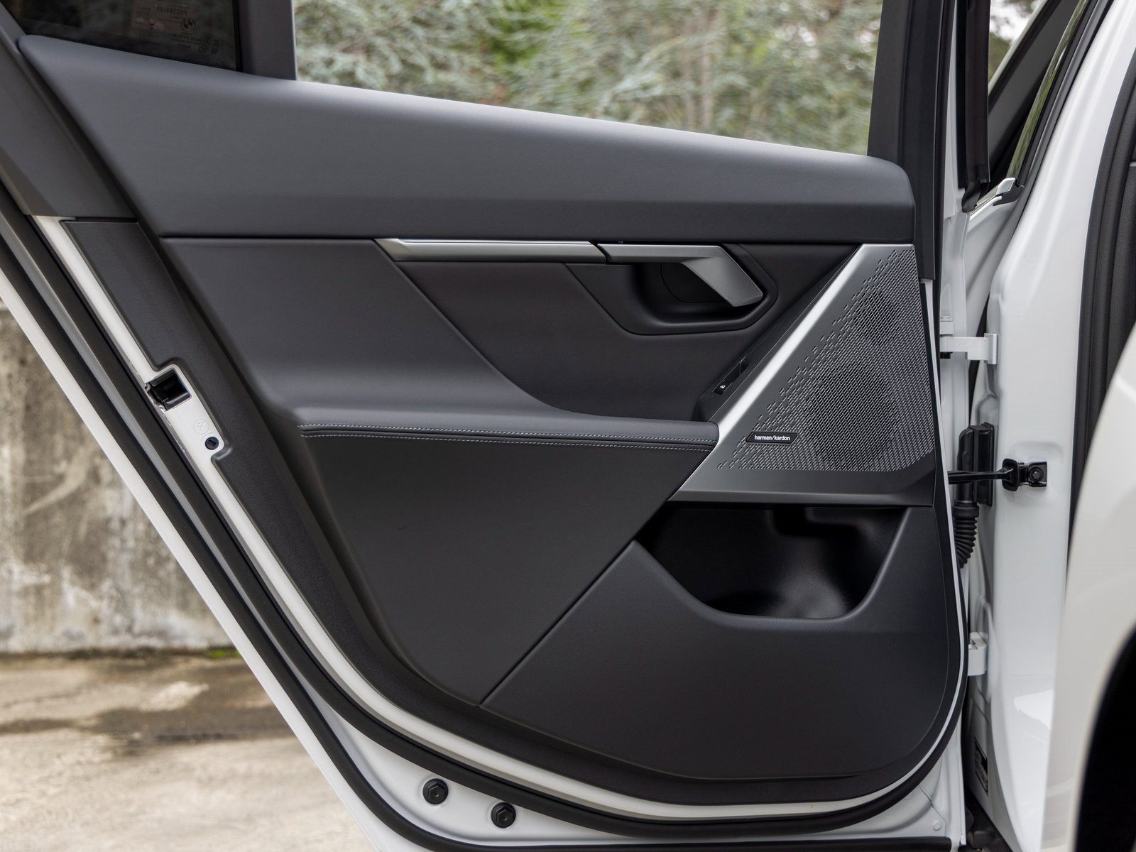 Used 2025 BMW i5 xDrive40 w/ Premium Package image 39