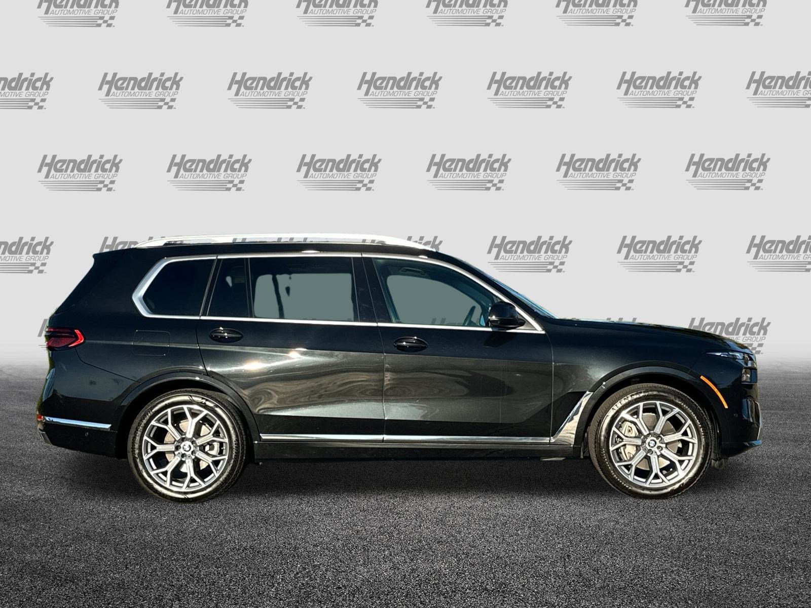 Used 2025 BMW X7 xDrive40i w/ Parking Assistance Package image 3