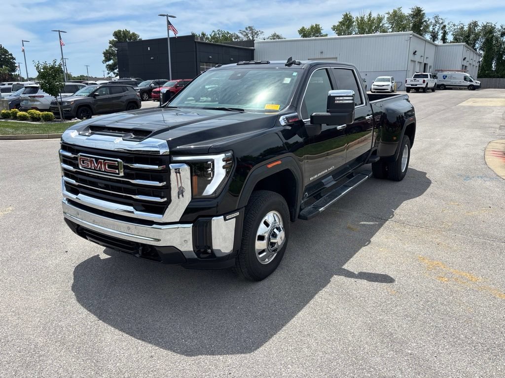 Used 2025 GMC Sierra 3500 SLT w/ SLT Premium Package AWD/4WD image 1