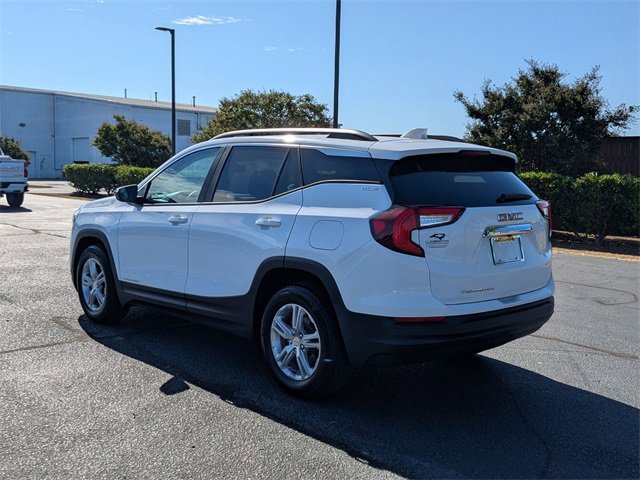 Used 2022 GMC Terrain SLE w/ Driver Convenience Package image 5