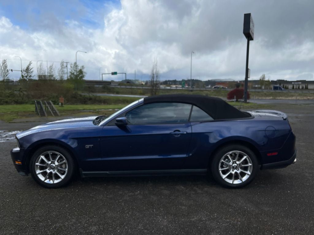 Used 2010 Ford Mustang GT image 3