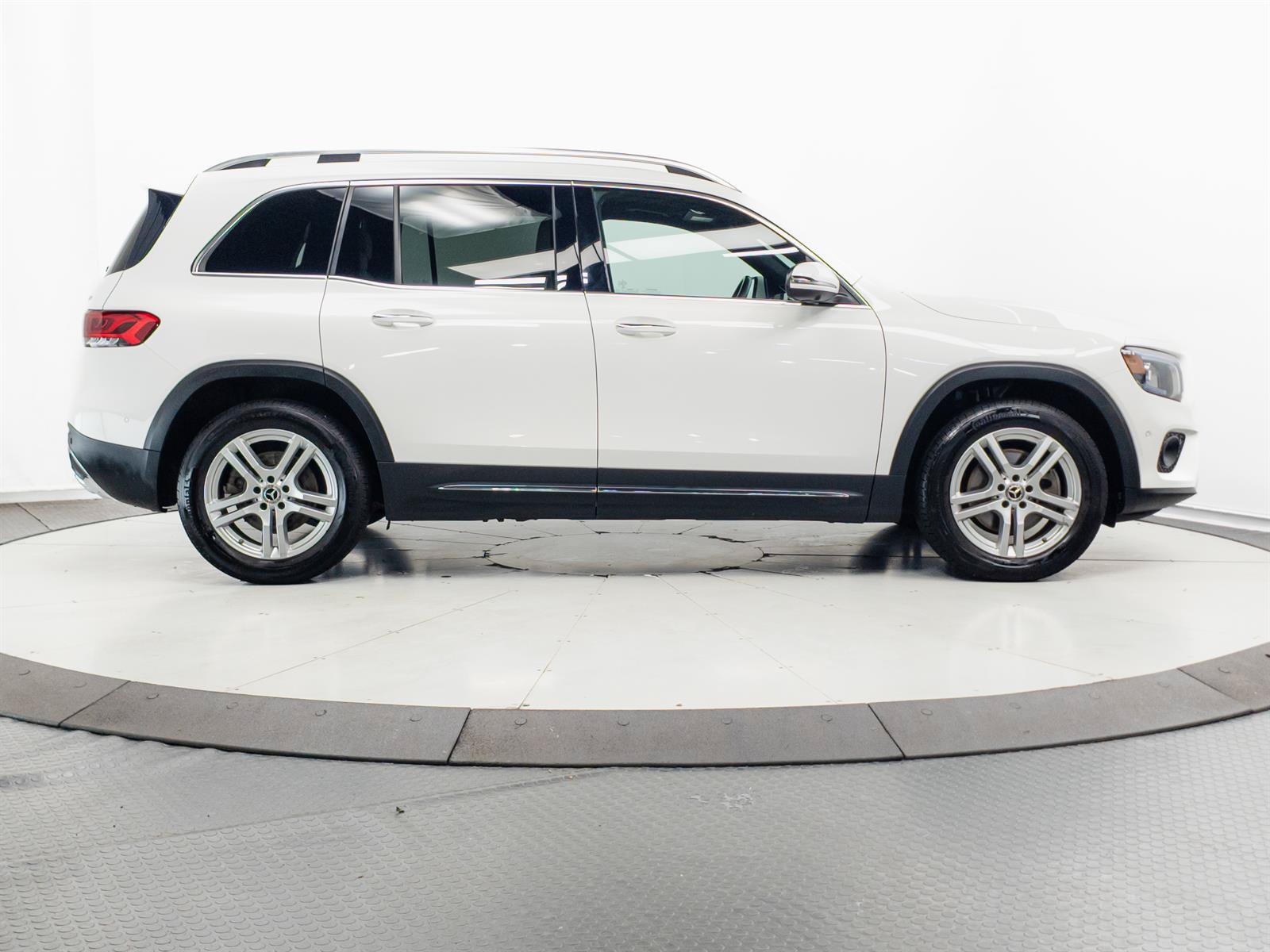 Used 2021 Mercedes-Benz GLB 250 4MATIC image 13