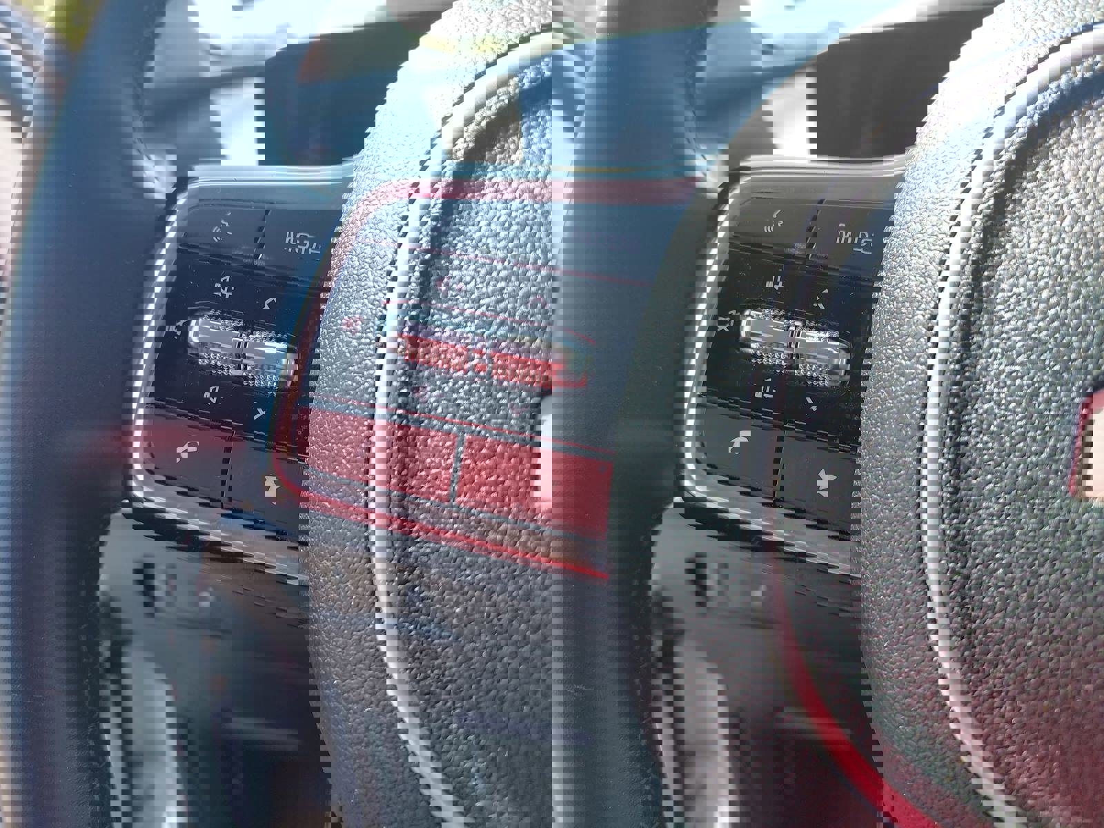 Used 2024 Kia Sorento S image 19