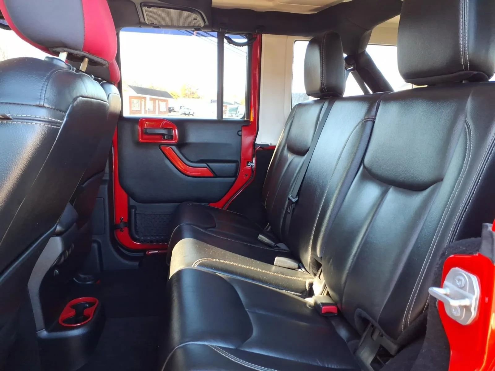 Used 2016 Jeep Wrangler Unlimited Sahara w/ Connectivity Group image 20