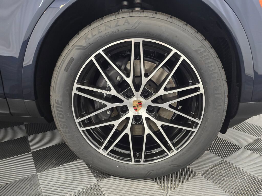 New 2025 Porsche Cayenne Coupe image 11