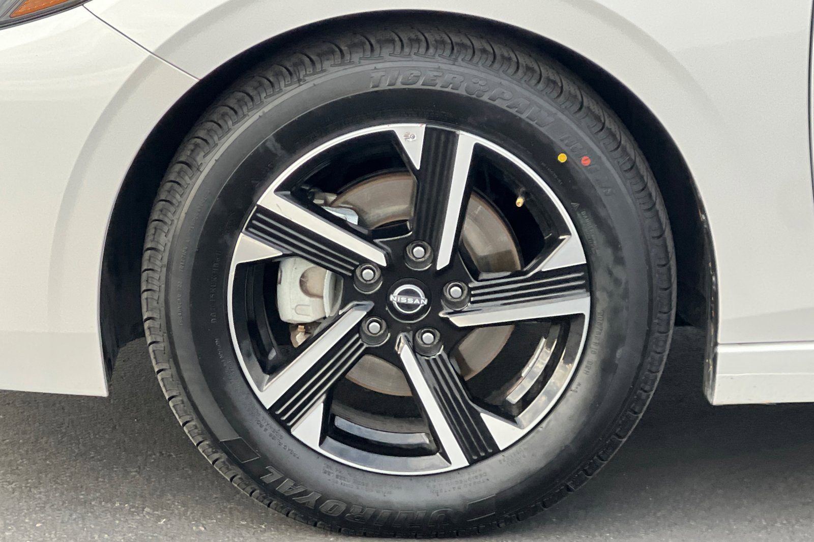 Used 2024 Nissan Sentra SV image 27