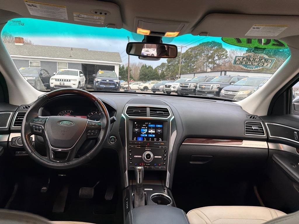 Used 2017 Ford Explorer Platinum image 15
