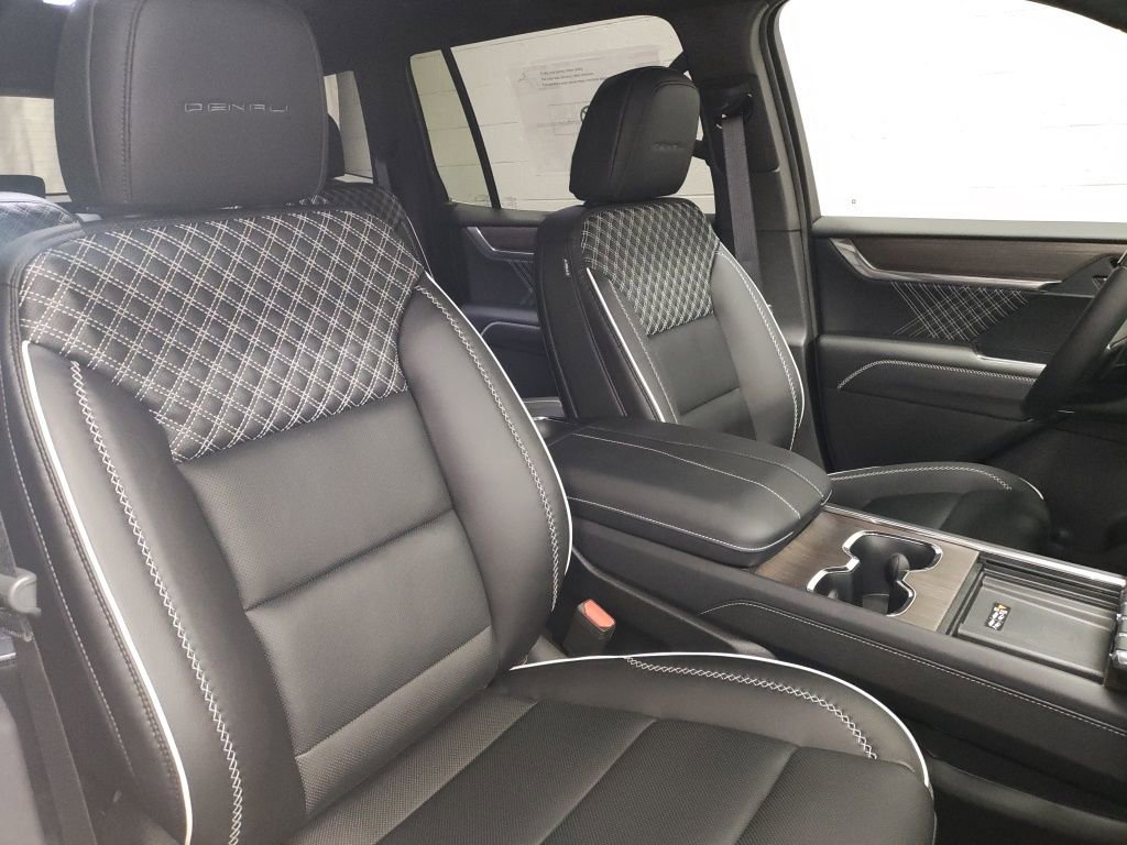 New 2026 GMC Acadia Denali w/ Super Cruise Package image 9