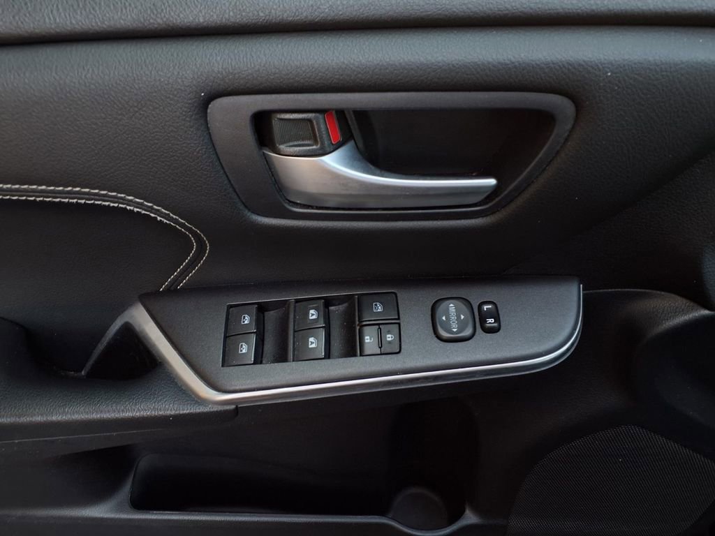 Used 2015 Toyota Camry XLE FWD image 17