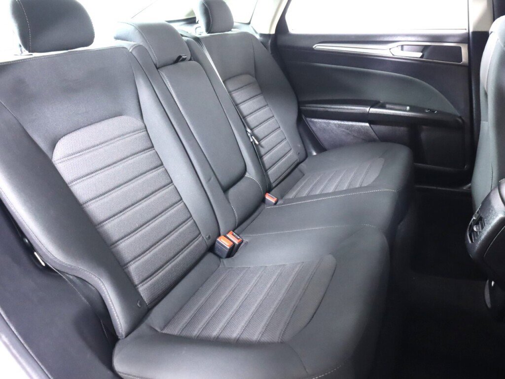 Used 2020 Ford Fusion SE image 38