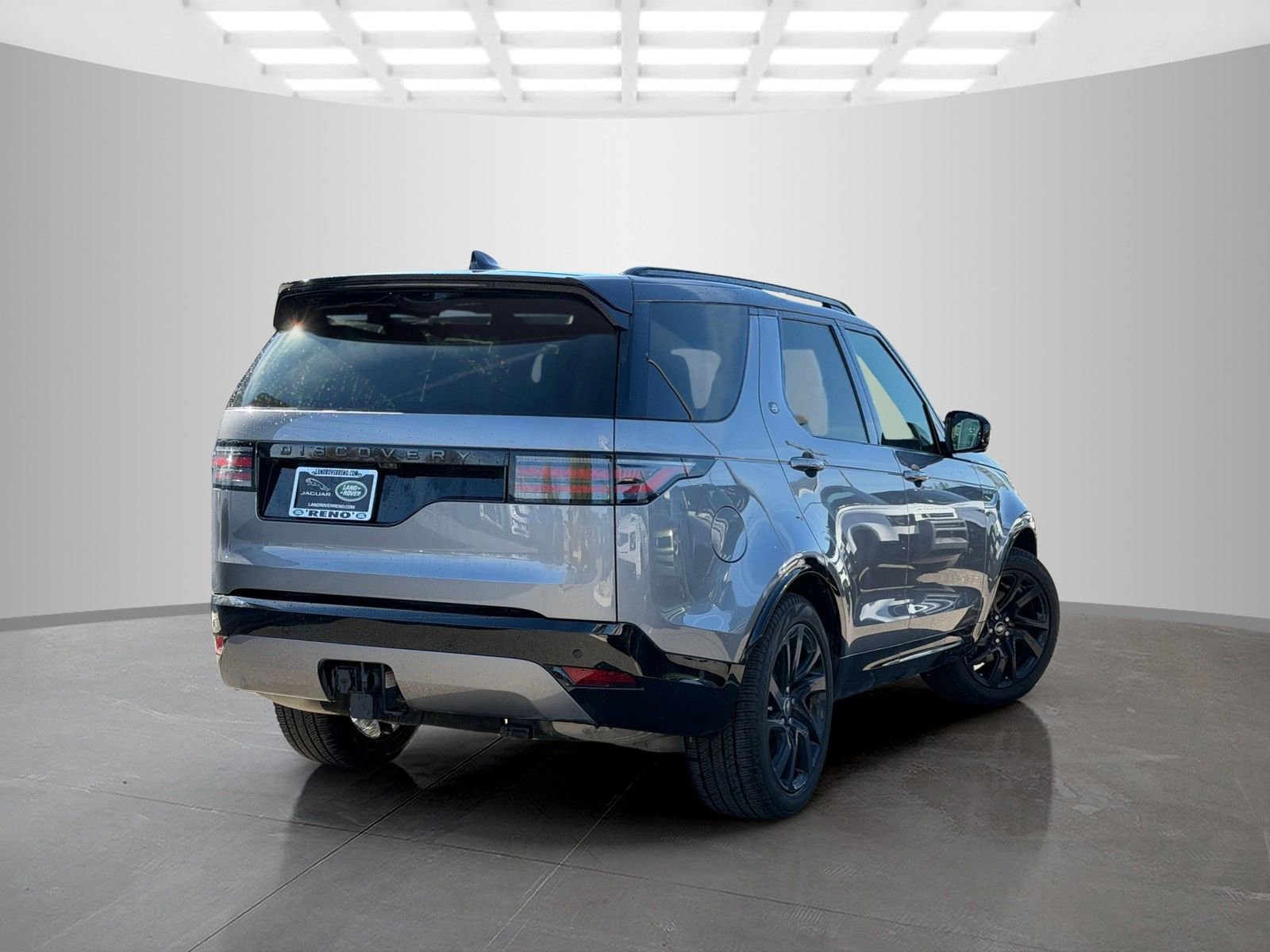 Used 2025 Land Rover Discovery Dynamic SE image 5