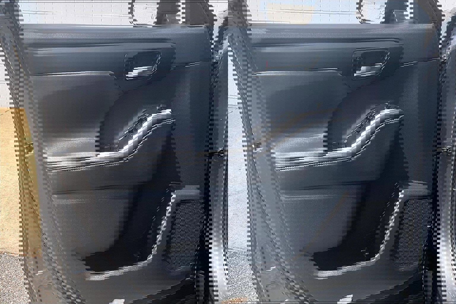 Used 2020 Toyota Highlander XLE FWD image 28