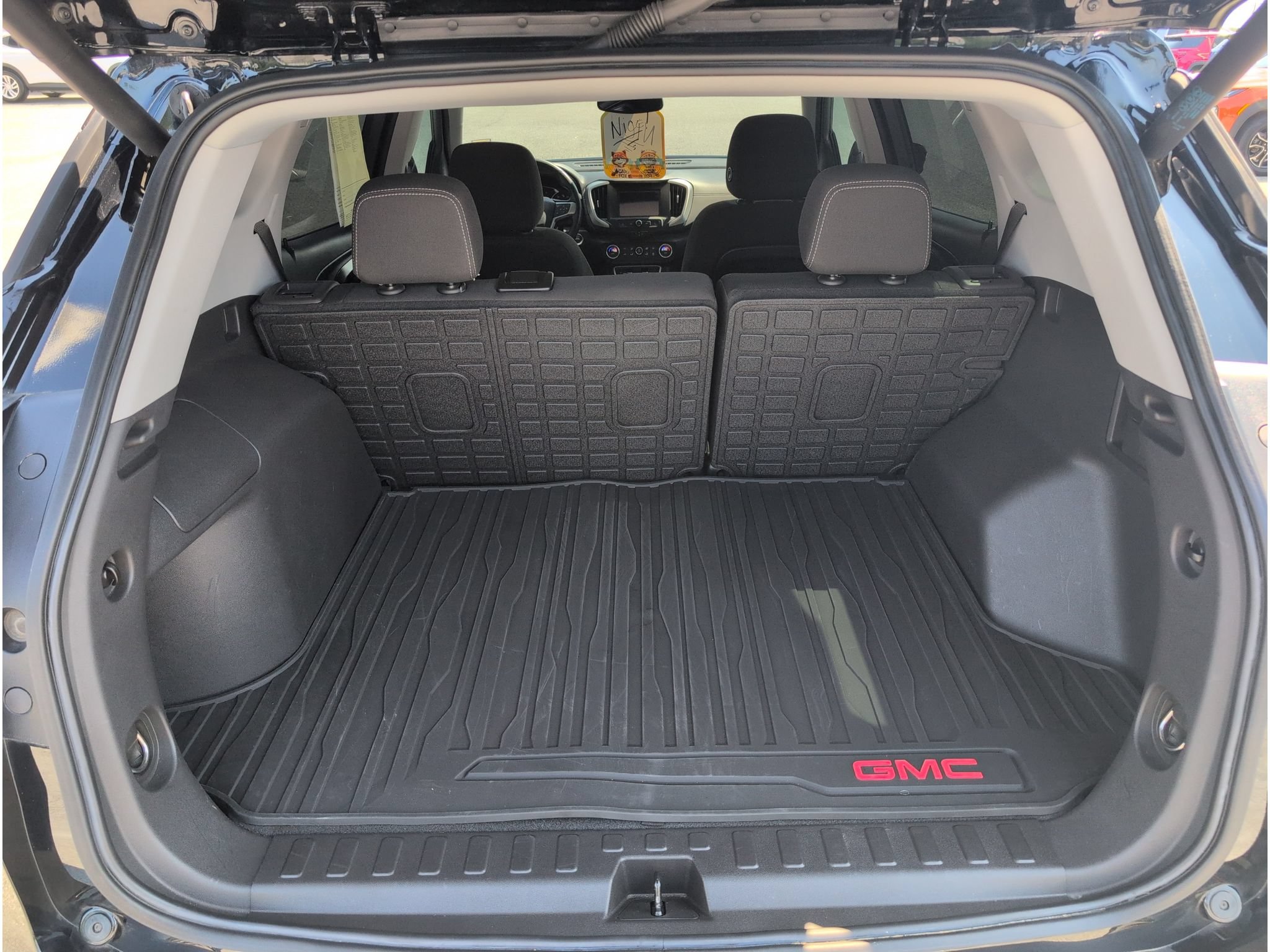 Used 2024 GMC Terrain SLE w/ Driver Convenience Package FWD image 6