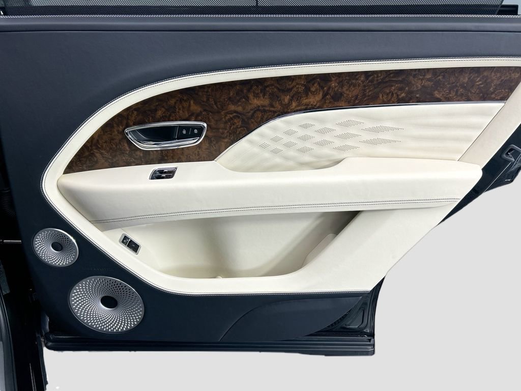 Used 2025 Bentley Bentayga Extended Wheelbase image 26