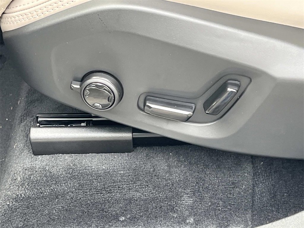 New 2026 Volvo XC90 B6 Ultra image 24