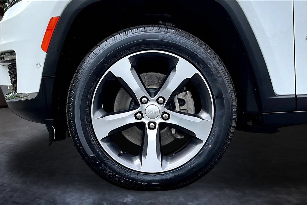 Used 2023 Jeep Grand Cherokee L Limited w/ Luxury Tech Group II AWD/4WD image 34