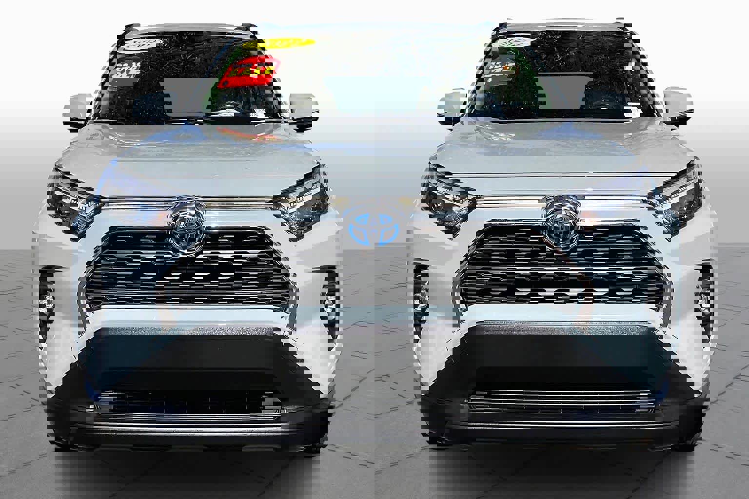 Used 2022 Toyota RAV4 XLE Premium image 4