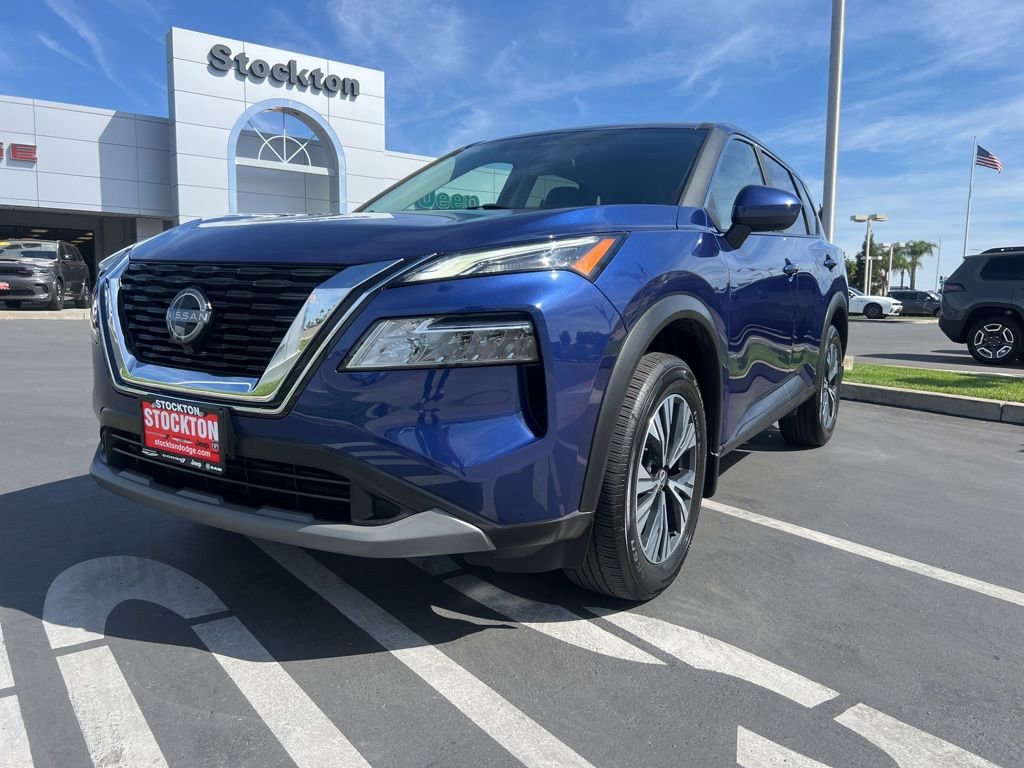 Used 2023 Nissan Rogue SV image 3