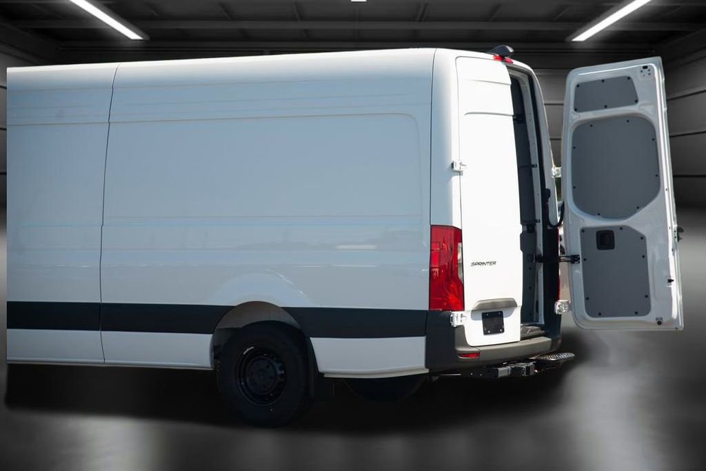 Used 2024 Mercedes-Benz Sprinter 2500 image 17