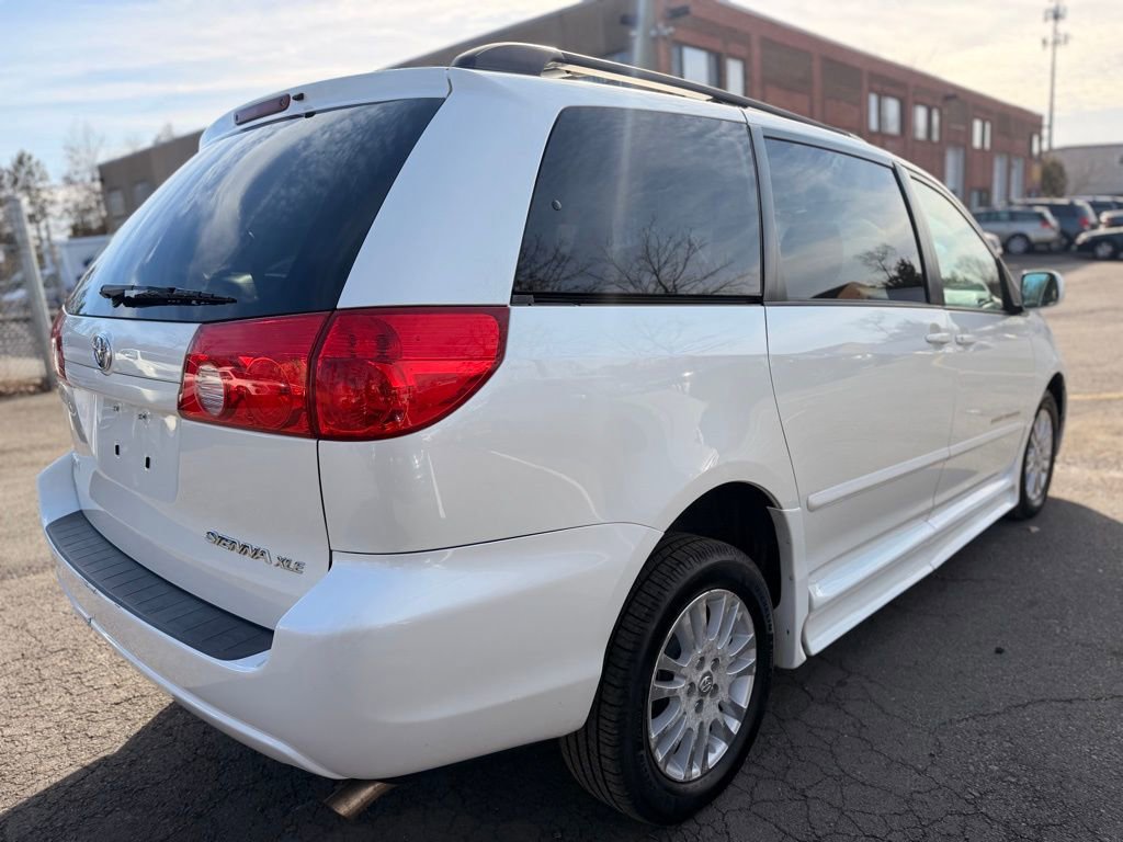 Used 2009 Toyota Sienna XLE image 4