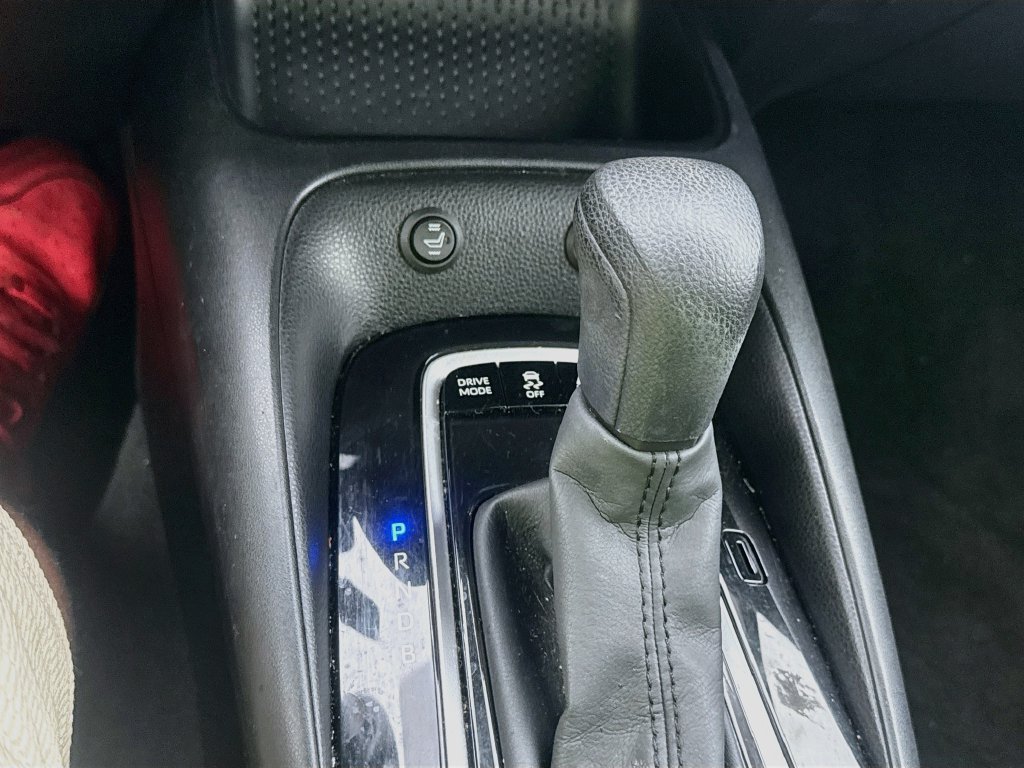 Used 2022 Toyota Corolla LE w/ Carpet Mat Package (TMS) FWD image 17