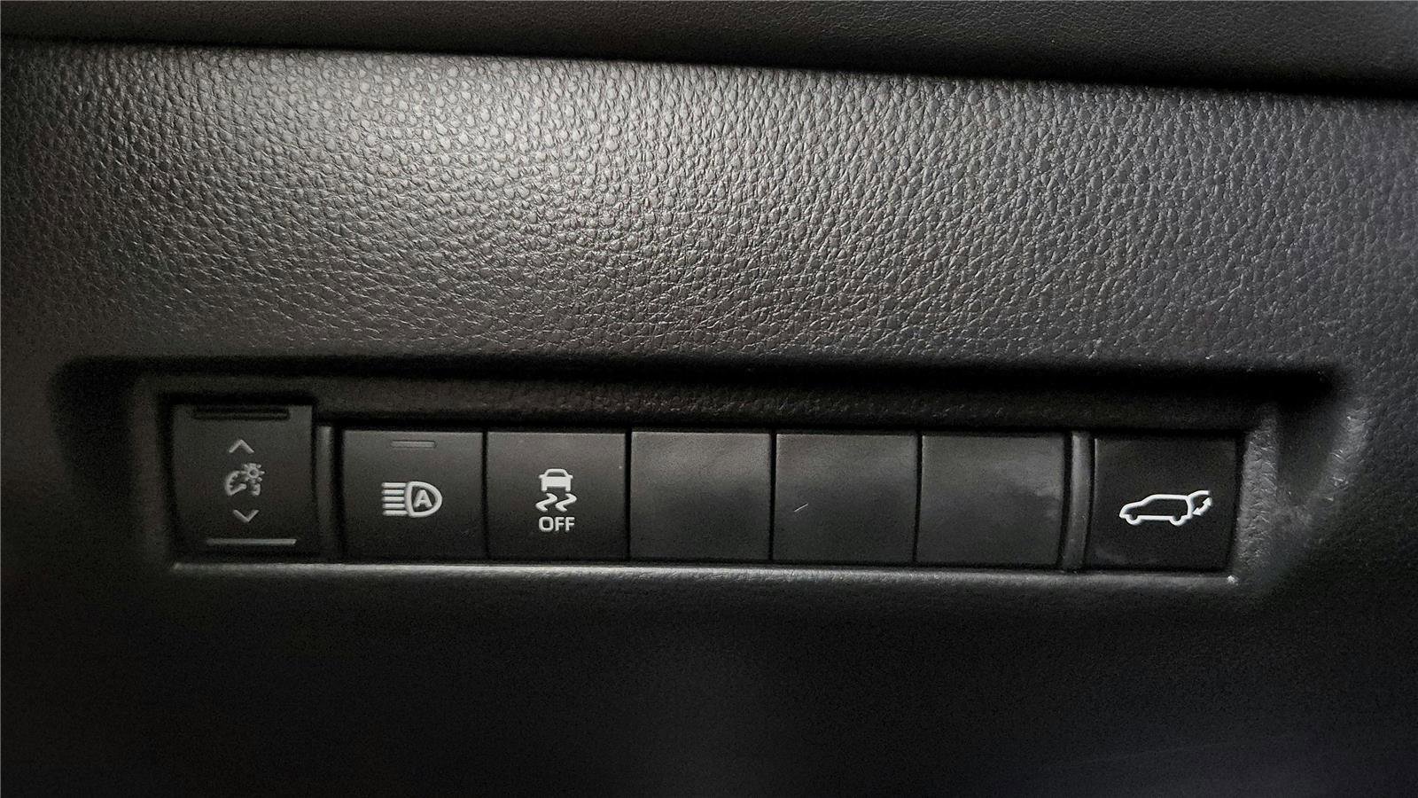 Certified 2022 Toyota Venza XLE image 32