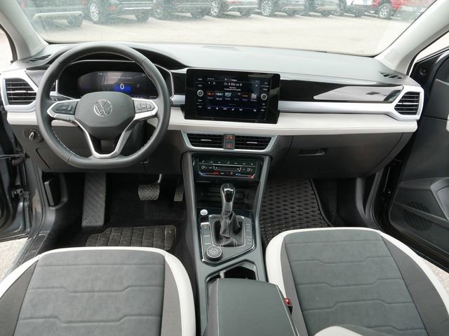 Used 2025 Volkswagen Taos SE AWD/4WD image 22