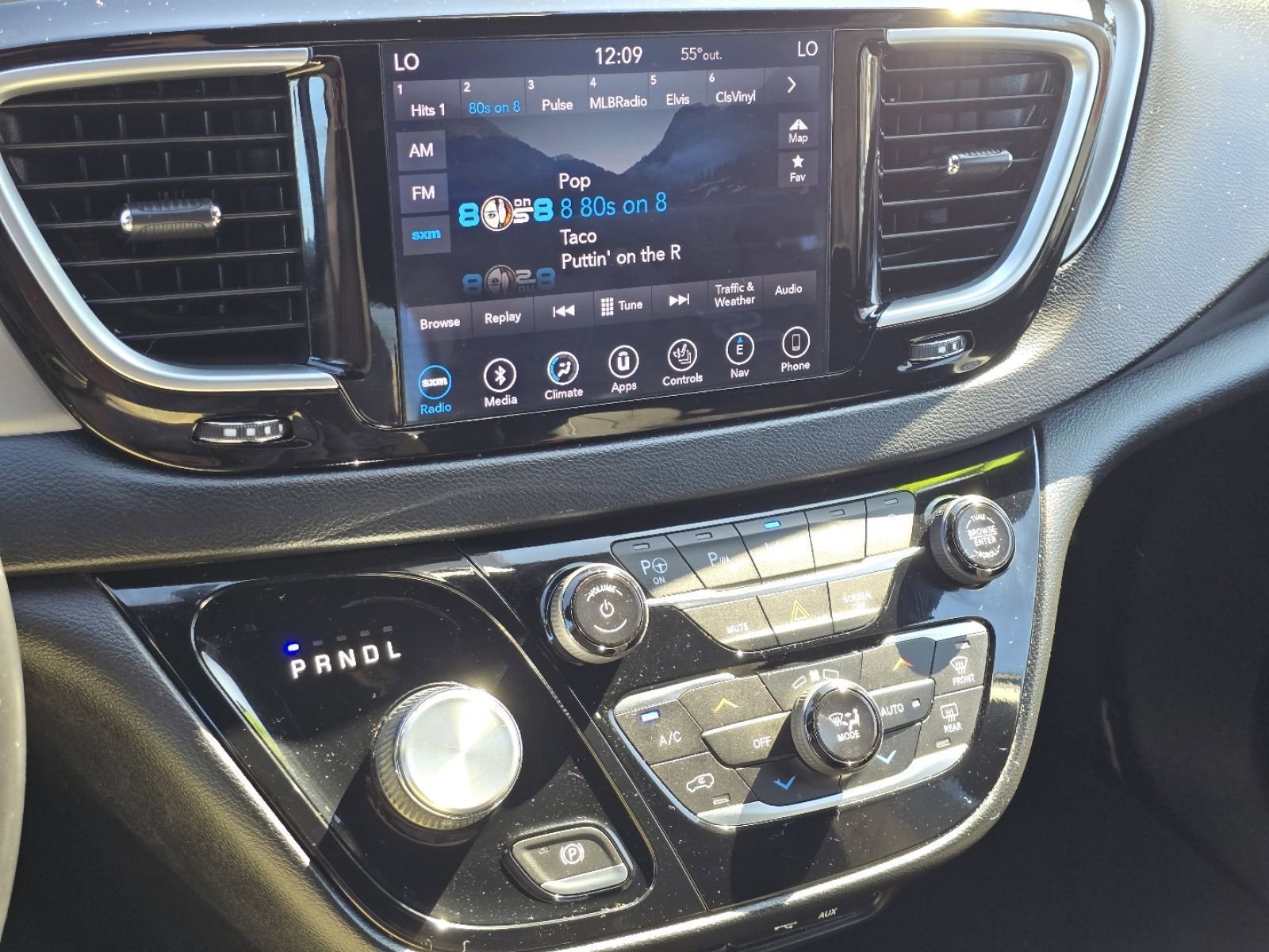 Used 2019 Chrysler Pacifica Touring Plus w/ Advanced Safetytec Group image 26