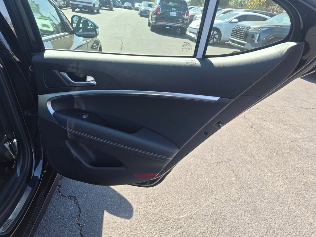 Used 2026 Genesis G70 2.5T RWD image 27