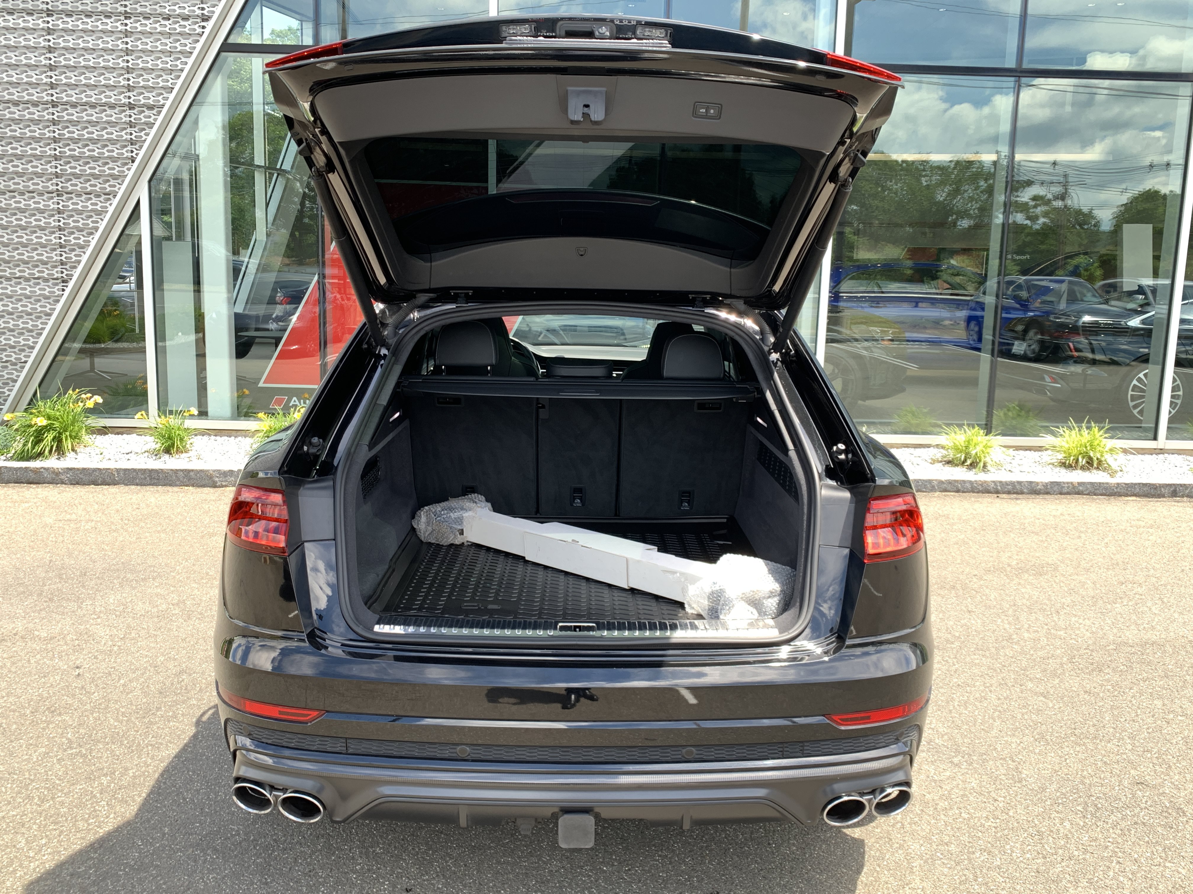 Certified 2023 Audi SQ8 Premium Plus w/ SQ8 Luxury Package AWD/4WD image 20